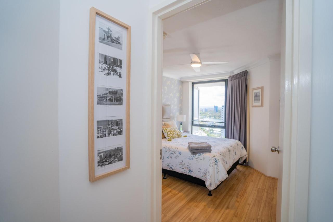Large Surfers Paradise Apartment With Fantastic Views Gold Coast Luaran gambar